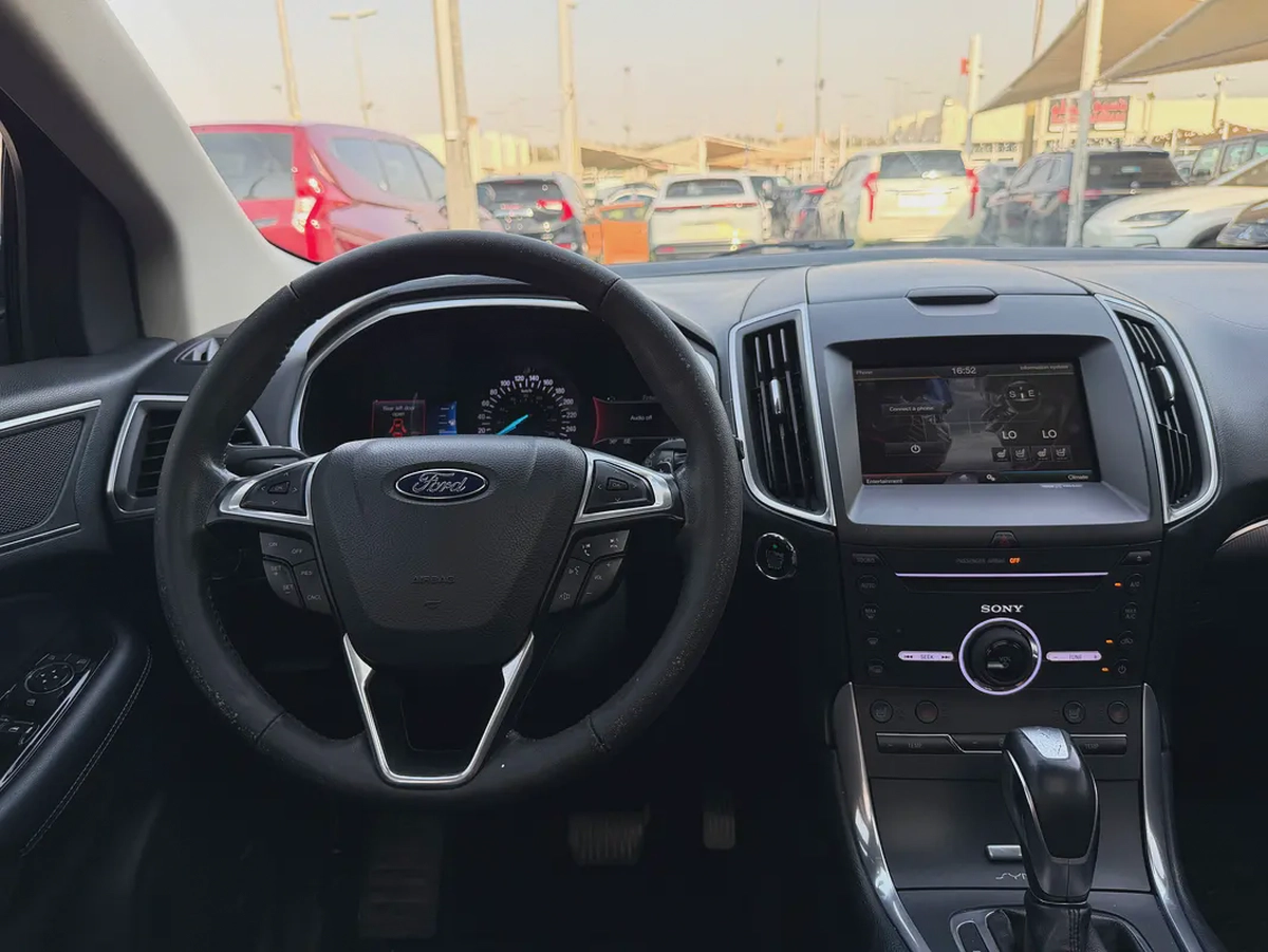 Ford Edge Titanium -2016 -GCC -FREE ACCIDENT-LOW MILAGE-FULL SERVICE AGENCY-EXCELLENT CONDITION
