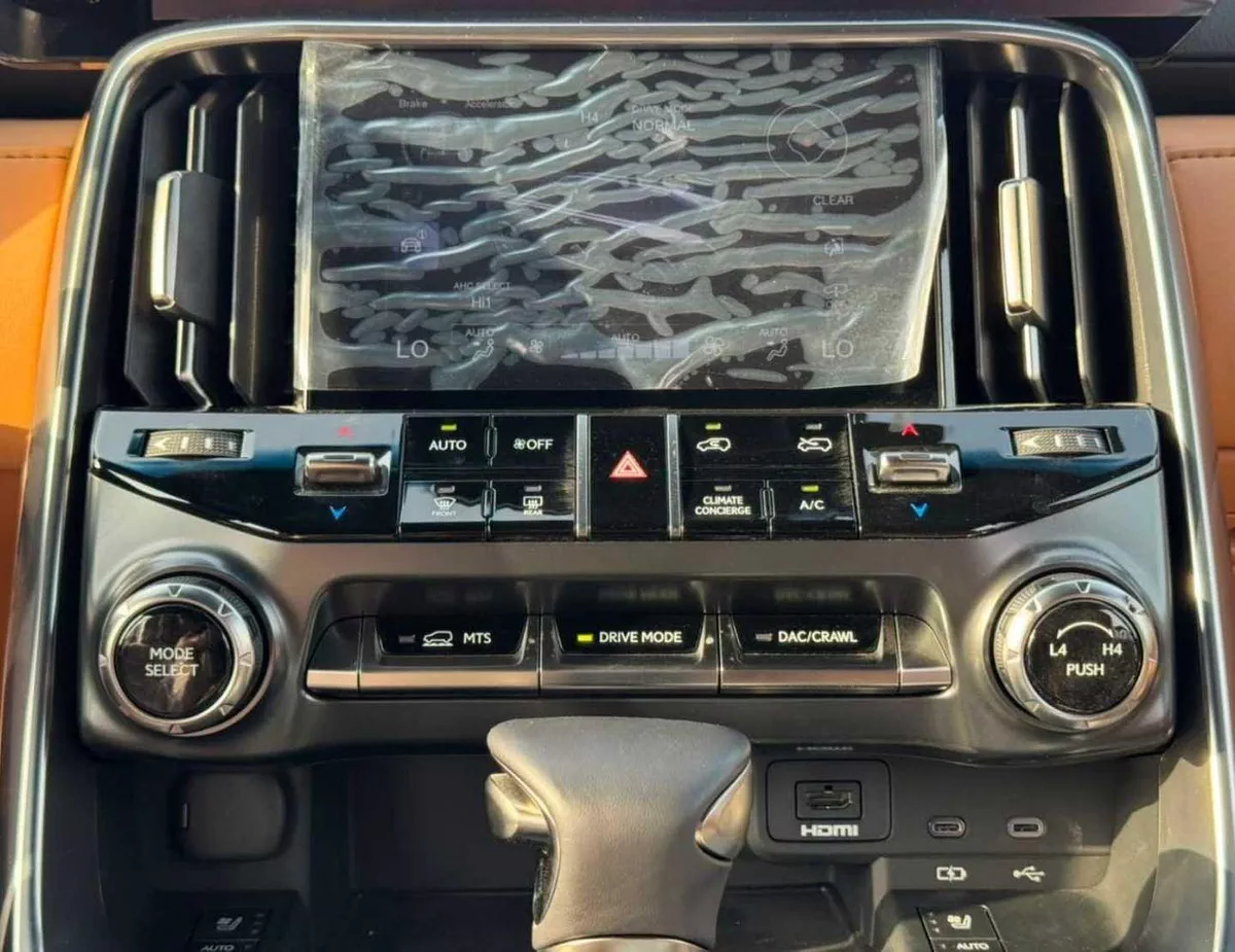 Lexus LX600 SIGNATURE TURBO SPORT || 3.5L PETROL V6 | RADAR | REAR ENTERTAINMENT SCREEN | LETAHER / SUNROOF (CODE # L6TSO)-20-0