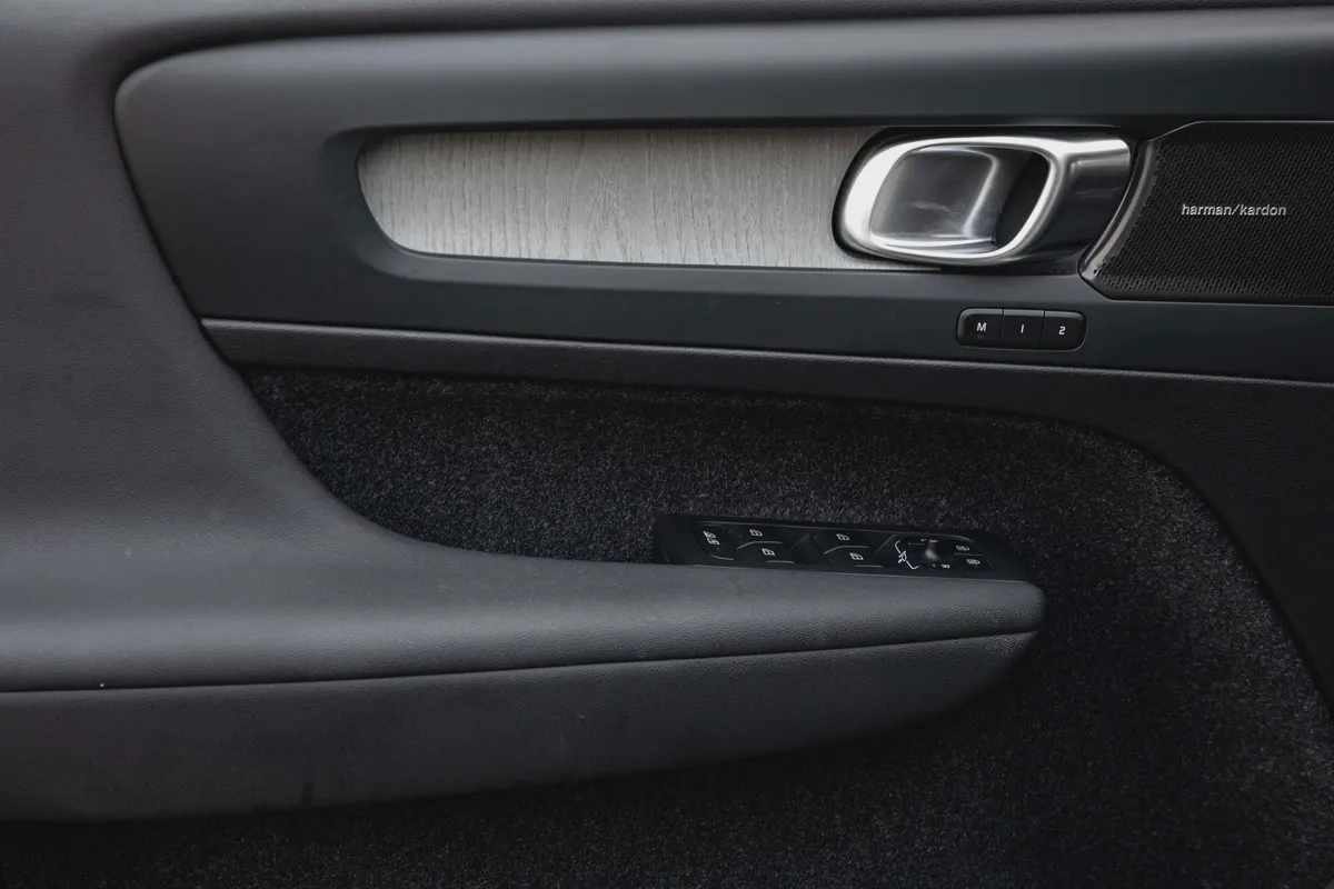 1,900 P.M |  XC40 B4 Ultimate Dark | 0% Downpayment | UNDER WARRANTY-12-12