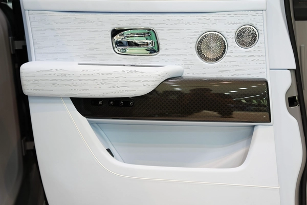 Rolls-Royce Cullinan Black Badge Original Mansory 2025