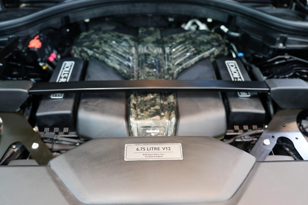 Rolls-Royce Cullinan Black Badge Original Mansory 2025