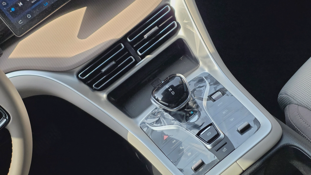 BYD Sealion 5 Premium (White 1k)-14-14