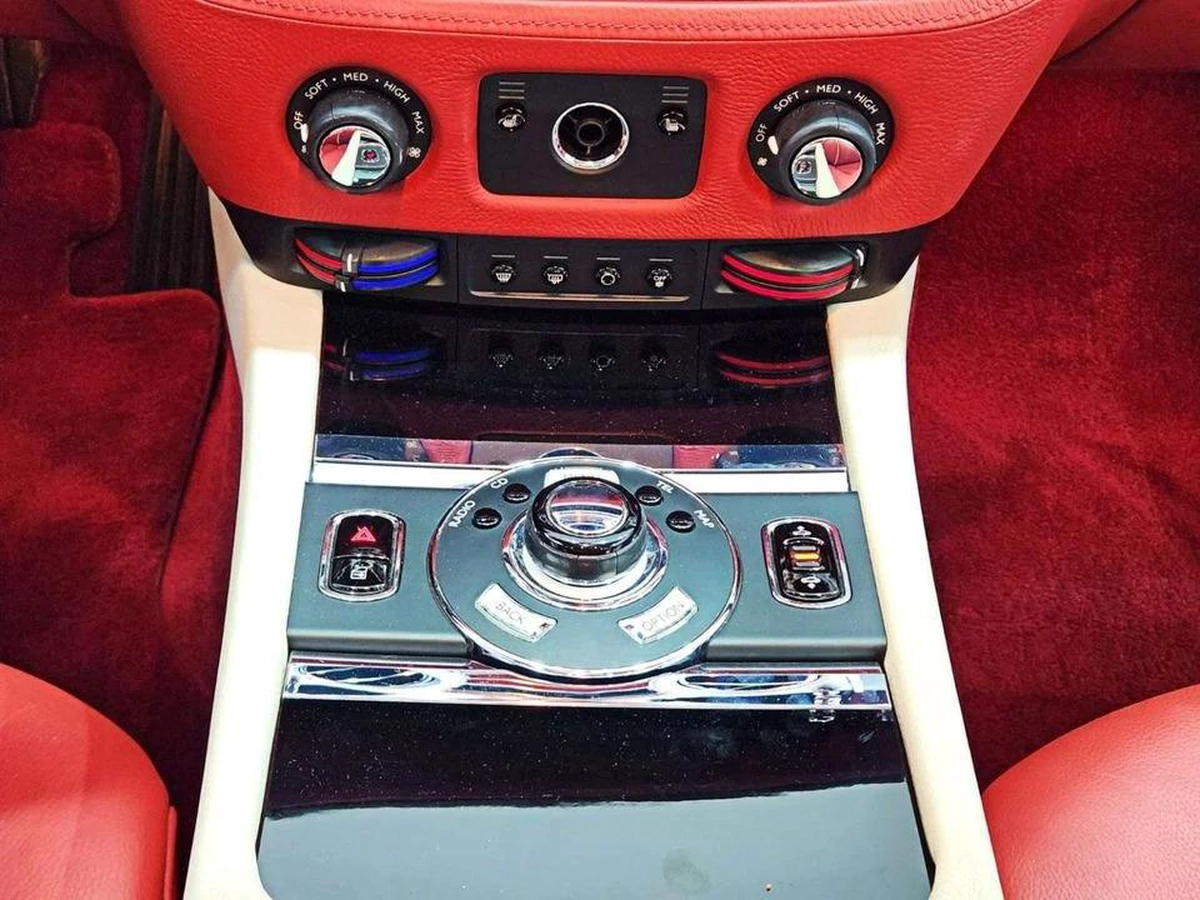 Rolls-Royce Ghost STD 6.6L-12CYL EXCELLENT CONDITION GCC SPECS - AED 260,000-4-4