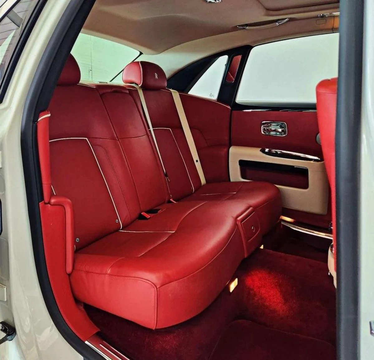 Rolls-Royce Ghost STD 6.6L-12CYL EXCELLENT CONDITION GCC SPECS - AED 260,000-16-16