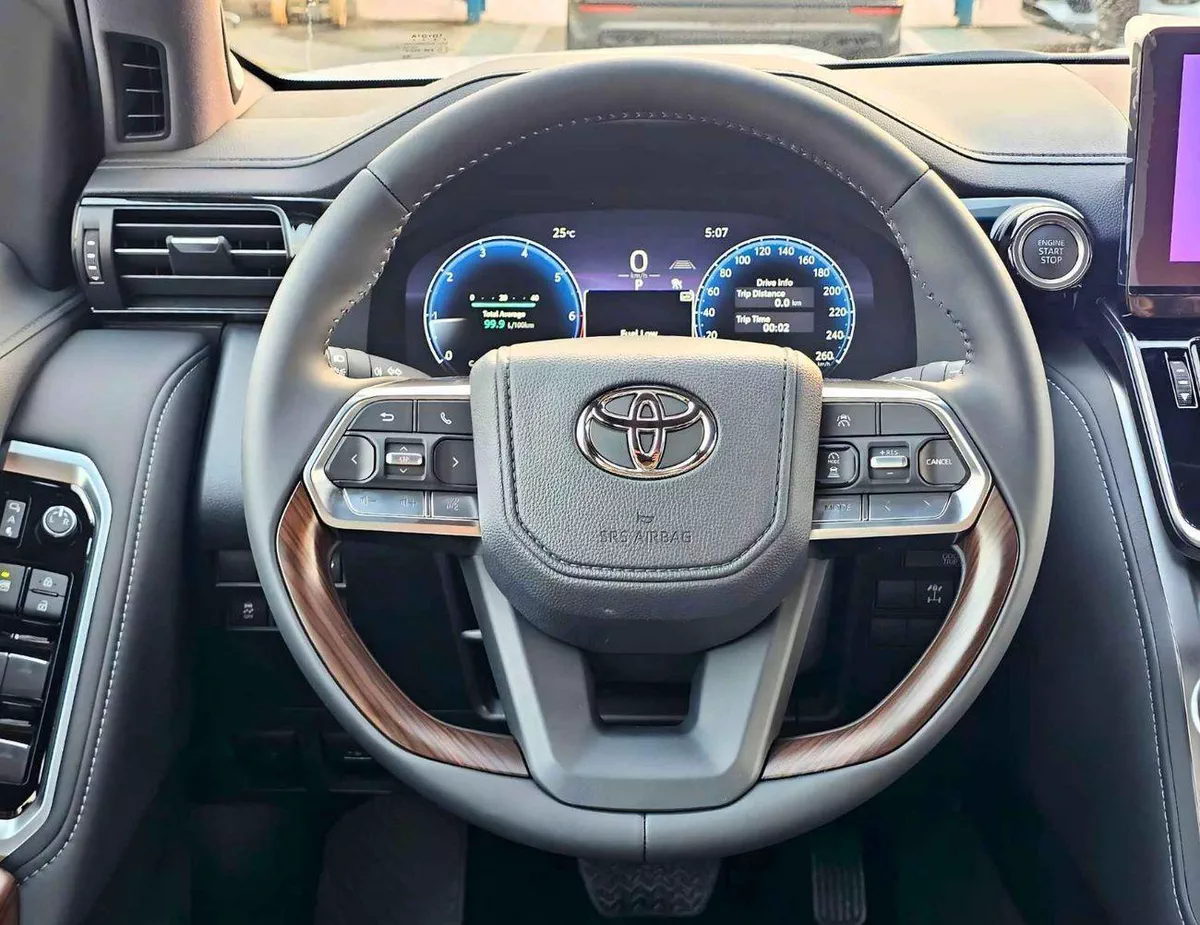 Toyota Land Cruiser VX 4.0L PETROL VX || 4.0L PETROL V6 /RADAR /BIG DVD/JBL SPEAKERS / REAR ENTERTAINMENT DVD /MID OPTION (CODE#VX4MA)-17-0