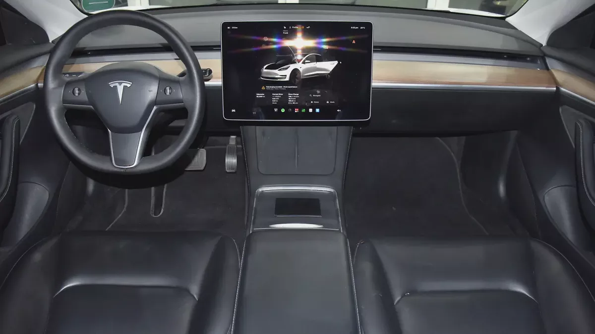 AED 1,785 EMi at 0% DP | Tesla Model 3 ( 2022 Model ) in White Color GCC Specs-10-10
