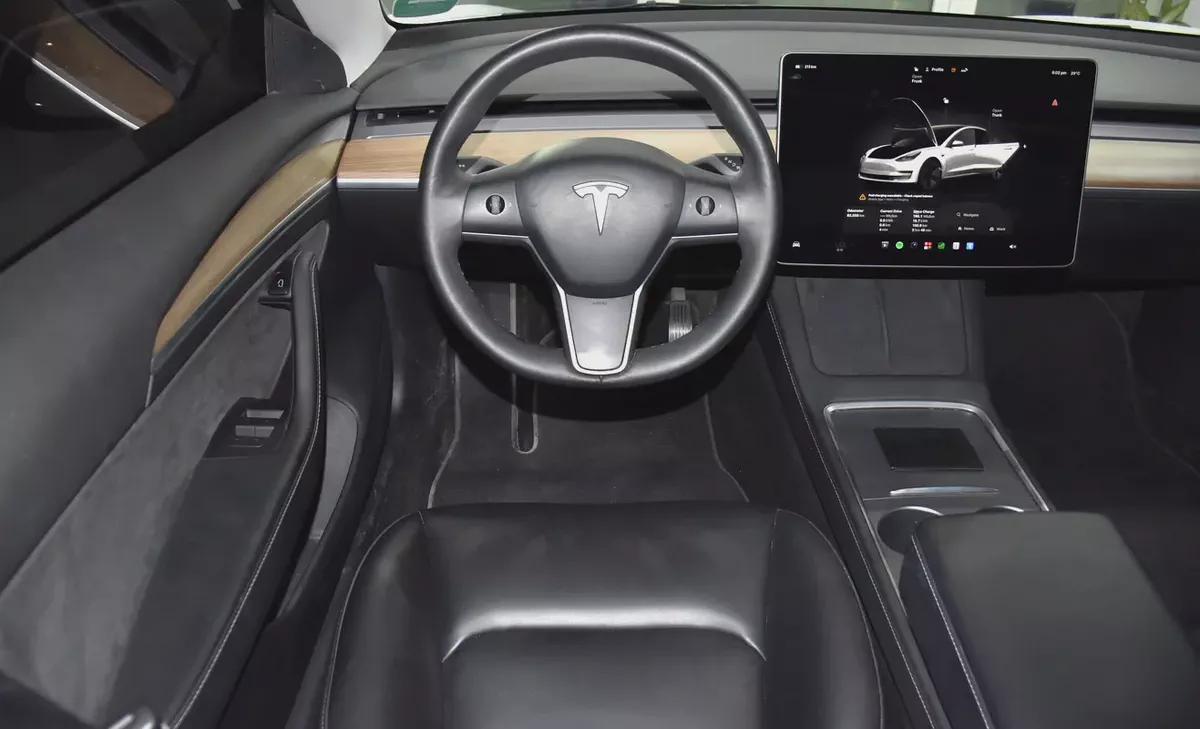 AED 1,785 EMi at 0% DP | Tesla Model 3 ( 2022 Model ) in White Color GCC Specs-11-11