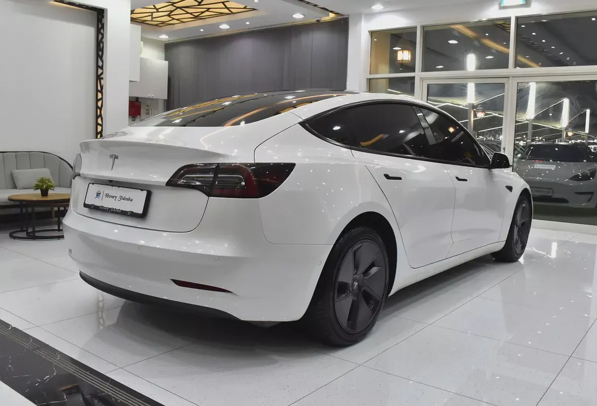 AED 1,785 EMi at 0% DP | Tesla Model 3 ( 2022 Model ) in White Color GCC Specs-5-5
