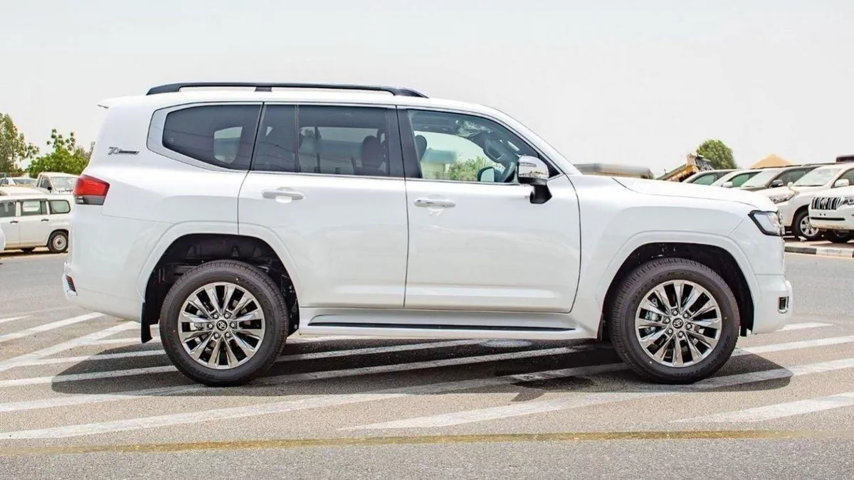 Toyota Land Cruiser VXR LAND CRUISER LC 300 VXR 3.5L petrol MY2024 for export only-3-0
