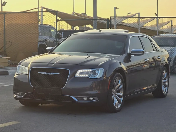 كرايسلر 300c مواصفات خليجية 2016 هيمي بحالة جيدة