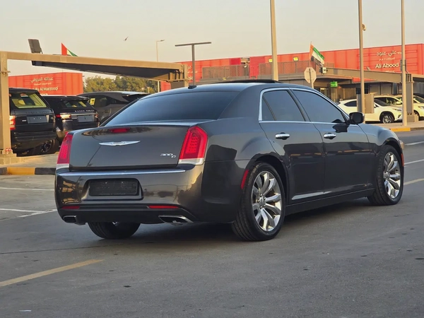 كرايسلر 300c مواصفات خليجية 2016 هيمي بحالة جيدة