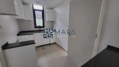 Spacious, Luxury 3 Bedroom Townhouse with Close Kitchen Available For Rent-15