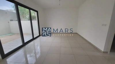Spacious, Luxury 3 Bedroom Townhouse with Close Kitchen Available For Rent-18