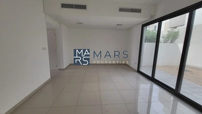 Spacious, Luxury 3 Bedroom Townhouse with Close Kitchen Available For Rent-0