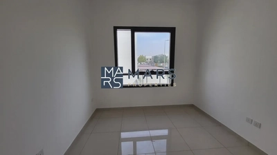 Spacious, Luxury 3 Bedroom Townhouse with Close Kitchen Available For Rent-3