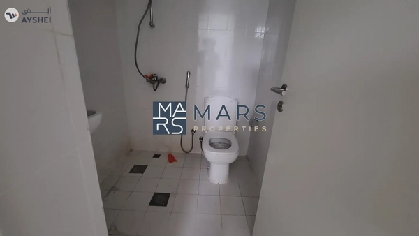 Spacious, Luxury 3 Bedroom Townhouse with Close Kitchen Available For Rent