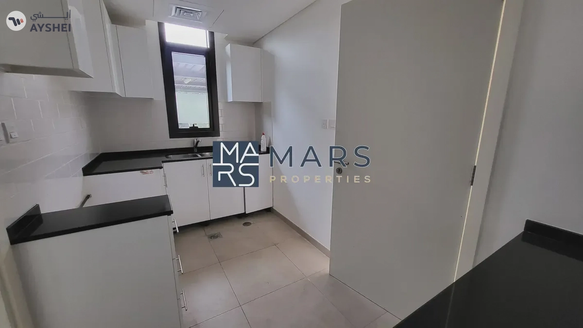Spacious, Luxury 3 Bedroom Townhouse with Close Kitchen Available For Rent-15-15