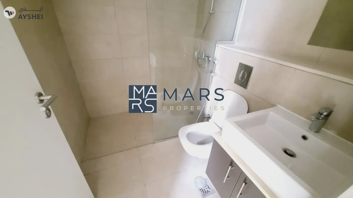 Spacious, Luxury 3 Bedroom Townhouse with Close Kitchen Available For Rent-2-2
