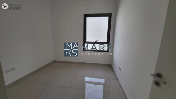 Spacious, Luxury 3 Bedroom Townhouse with Close Kitchen Available For Rent