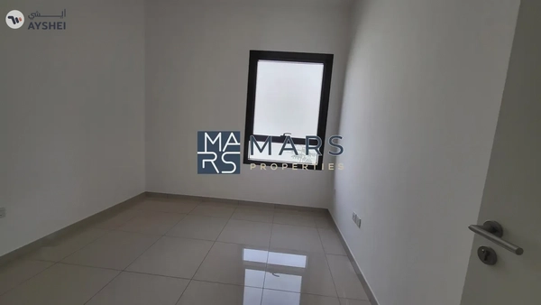 Spacious, Luxury 3 Bedroom Townhouse with Close Kitchen Available For Rent