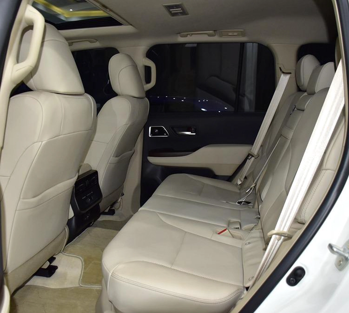Toyota Land Cruiser GXR Twin Turbo 409 TT ( 2025 Model ) in White Color GCC Specs-5-5