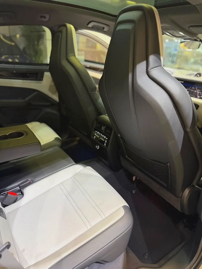 2025 Porsche Cayenne Coupe  GCC Only 10000 km-16