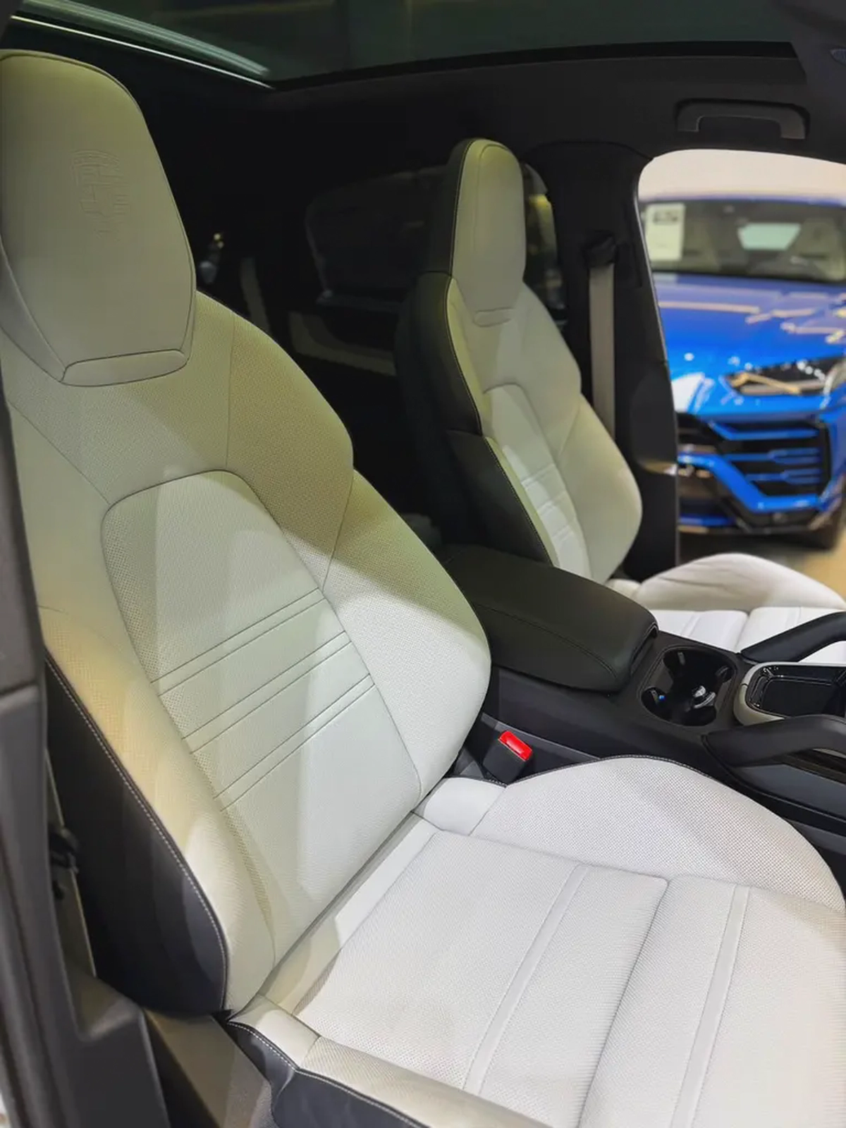 2025 Porsche Cayenne Coupe GCC Only 10000 km-14-14