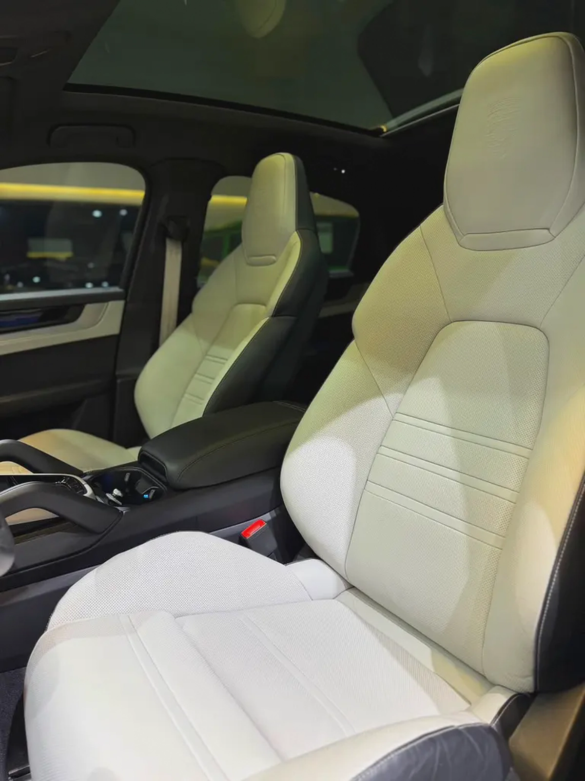 2025 Porsche Cayenne Coupe GCC Only 10000 km-15-15