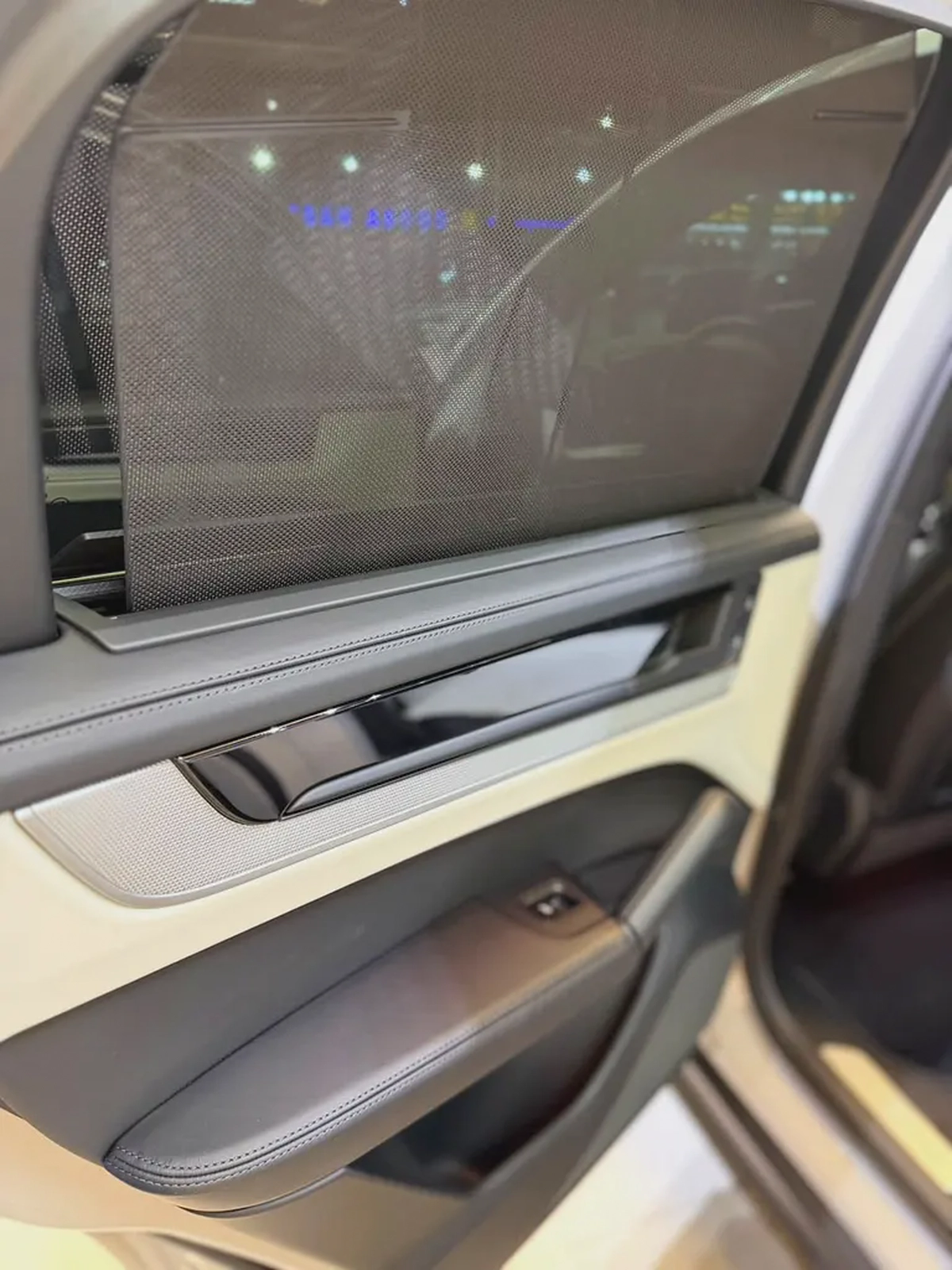 2025 Porsche Cayenne Coupe GCC Only 10000 km-8-8