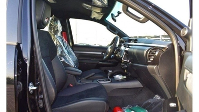 Toyota Hilux Toyota Hilux GR Sport 4.0L Petrol AT 4X4 2024-8