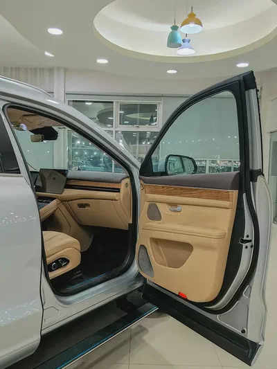 Seres 7 Flagship 2025 GCC Specs-12