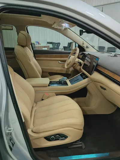 Seres 7 Flagship 2025 GCC Specs-13