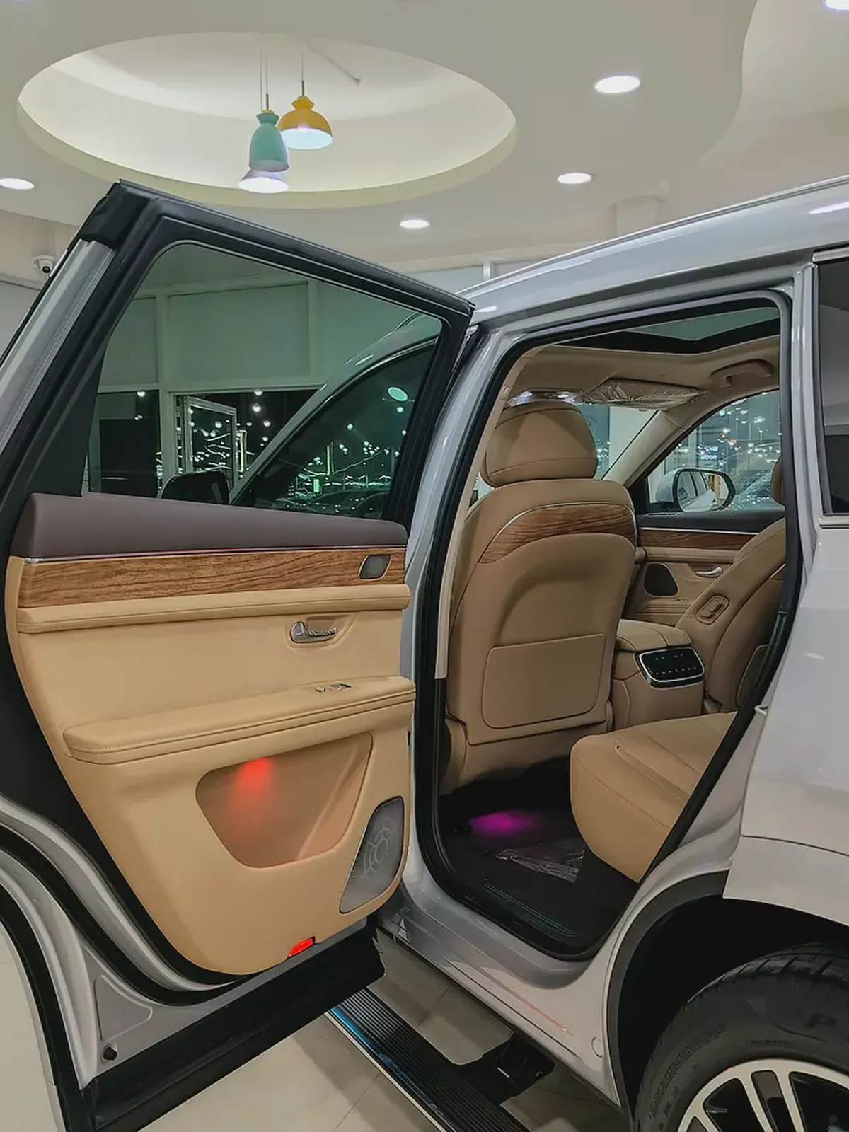 Seres 7 Flagship 2025 GCC Specs-10-10