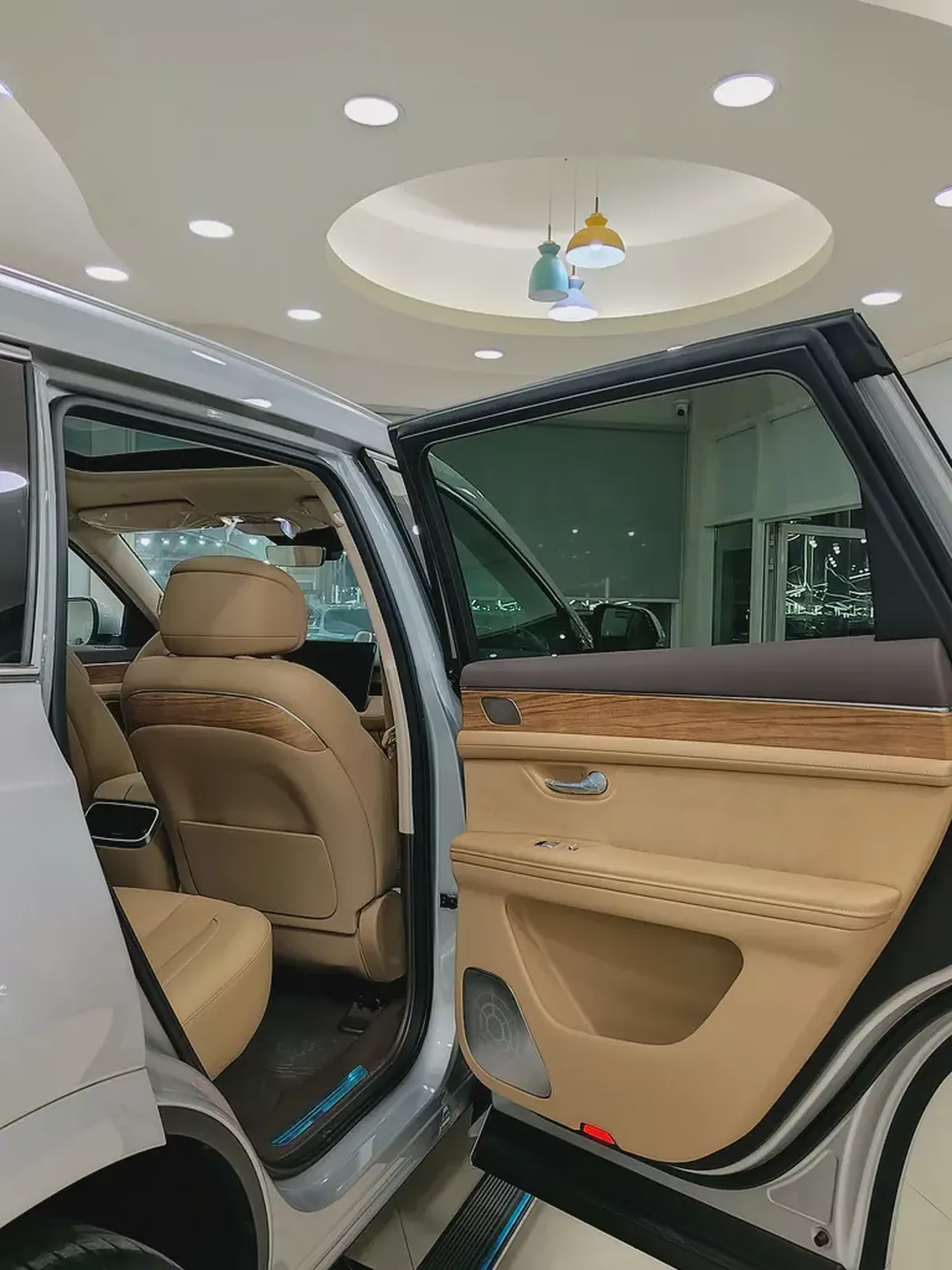 Seres 7 Flagship 2025 GCC Specs-14-14