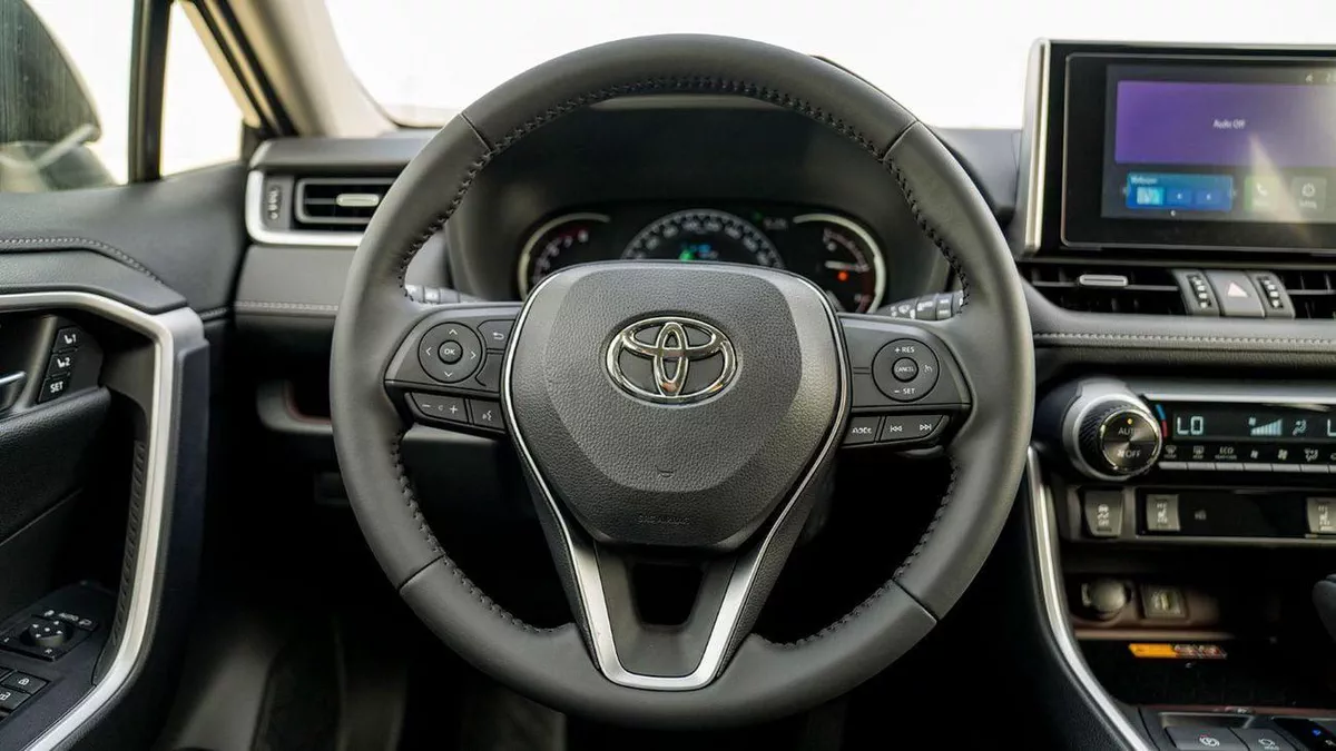 Toyota RAV4 XLE 2.0L-7-0