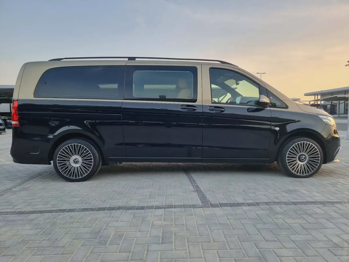 Mercedes-Benz Vito 2018 GCC Specs - Well Maintained-3-3