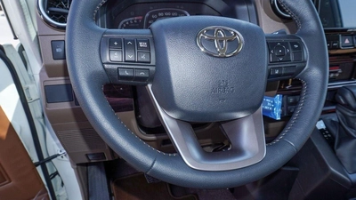 Toyota Land Cruiser 70 HT VXR LX 4.0L V6 A/T Al Futtaim-4