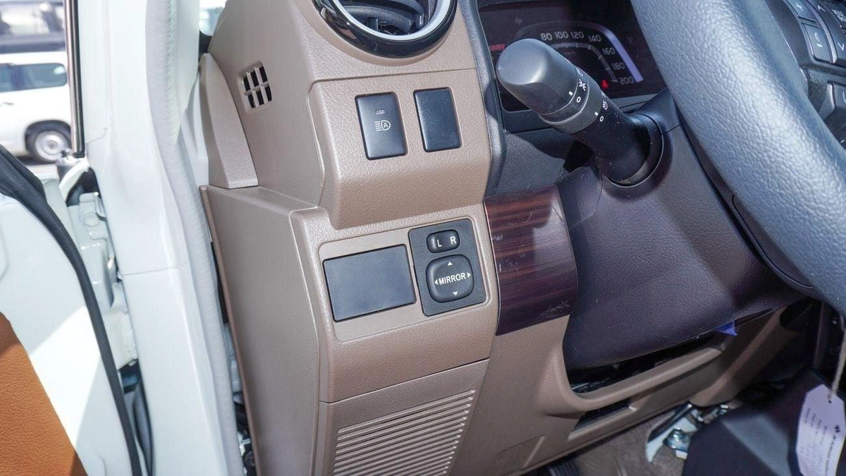 Toyota Land Cruiser 70 HT VXR LX 4.0L V6 A/T Al Futtaim-6-0