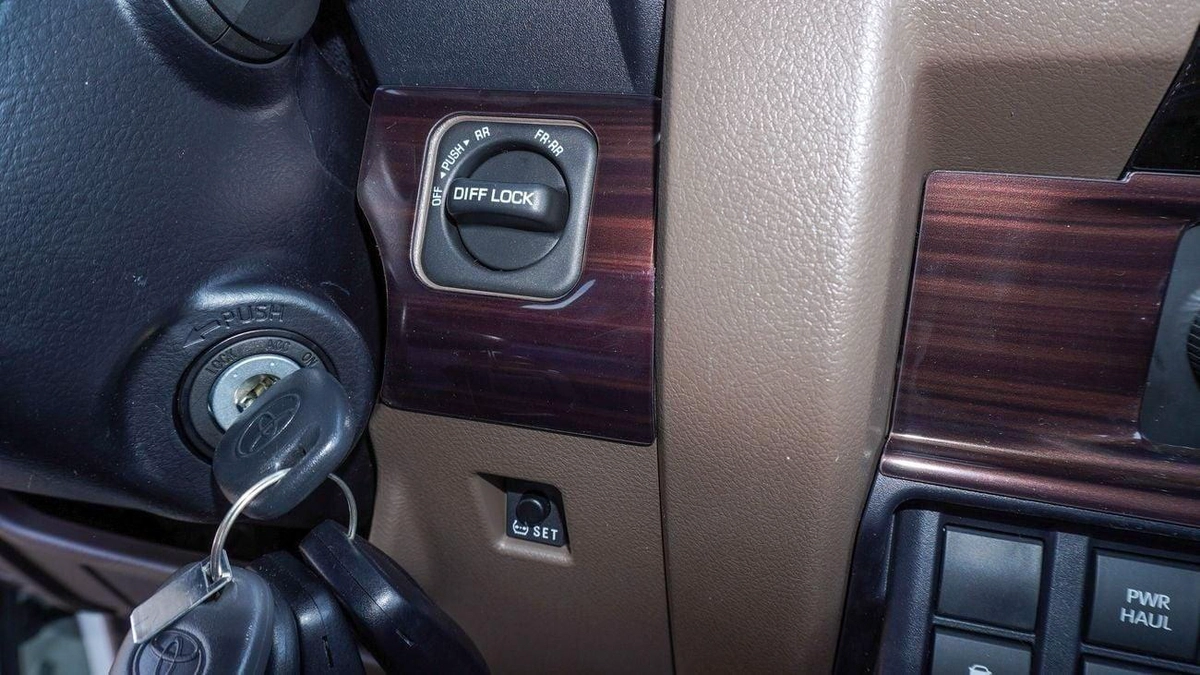 Toyota Land Cruiser 70 HT VXR LX 4.0L V6 A/T Al Futtaim-8-0