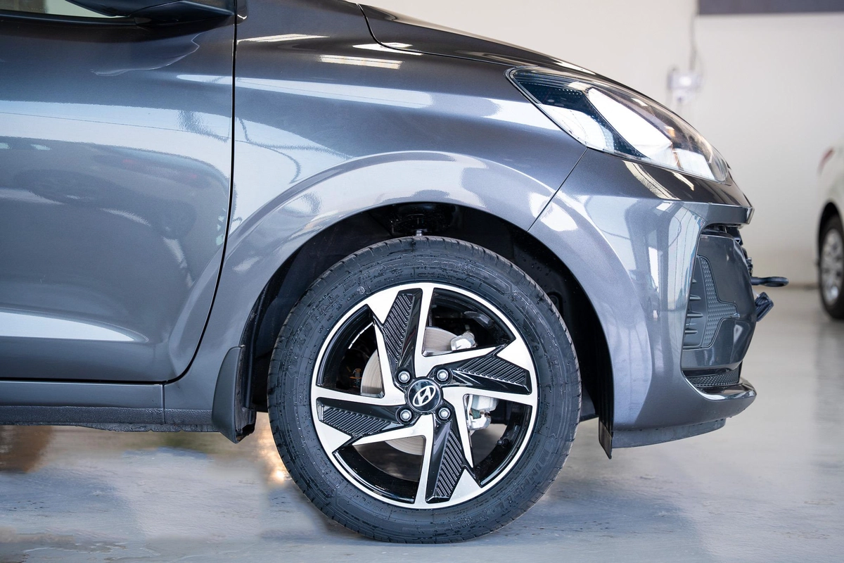 HYUNDAI GRAND i10 MODEL 2026 GCC SPECS-15-15