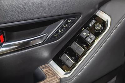 2023 ll Land Cruiser Vxr Twin Turbo ll Vip Seats Upgraded-13
