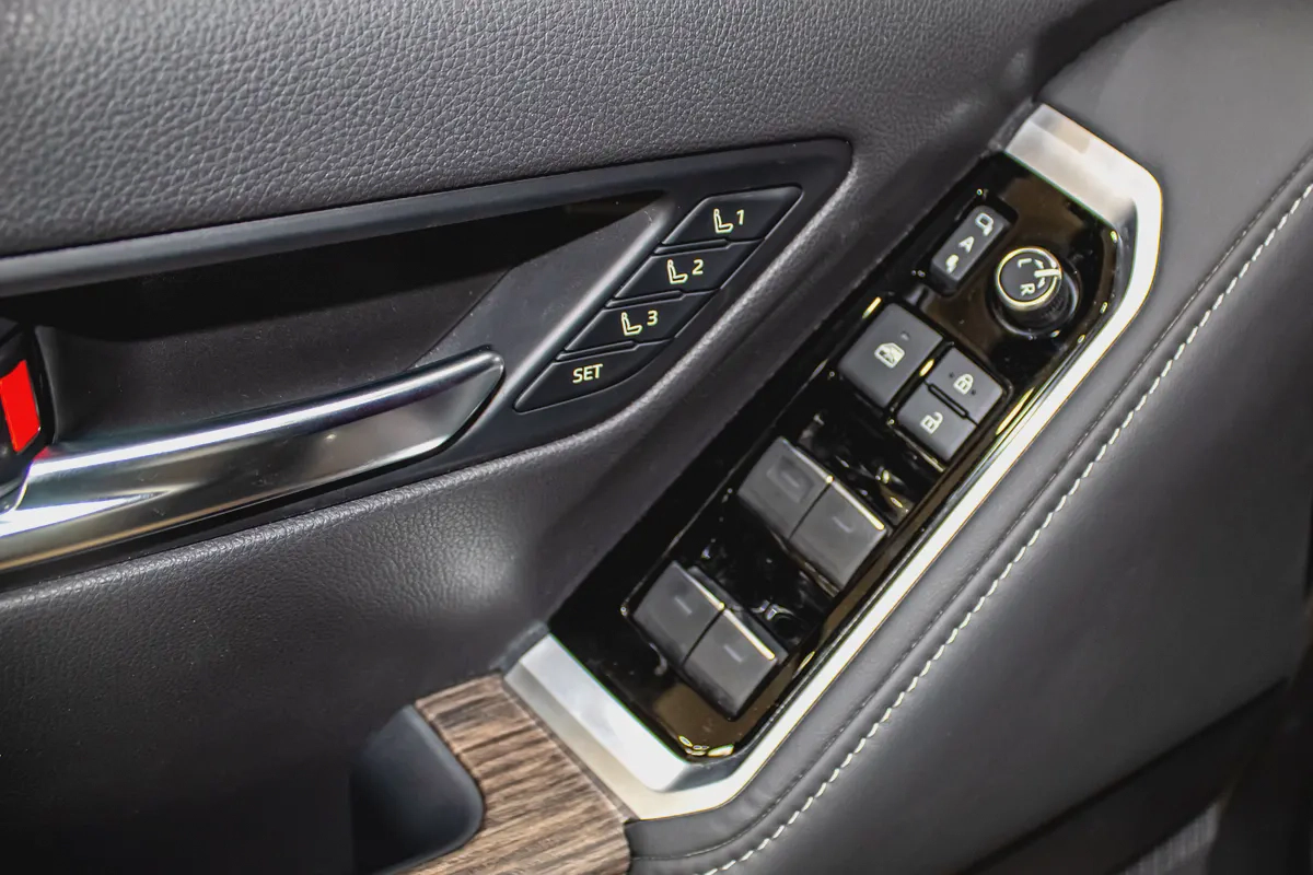 2023 ll Land Cruiser Vxr Twin Turbo ll Vip Seats Upgraded-13-13