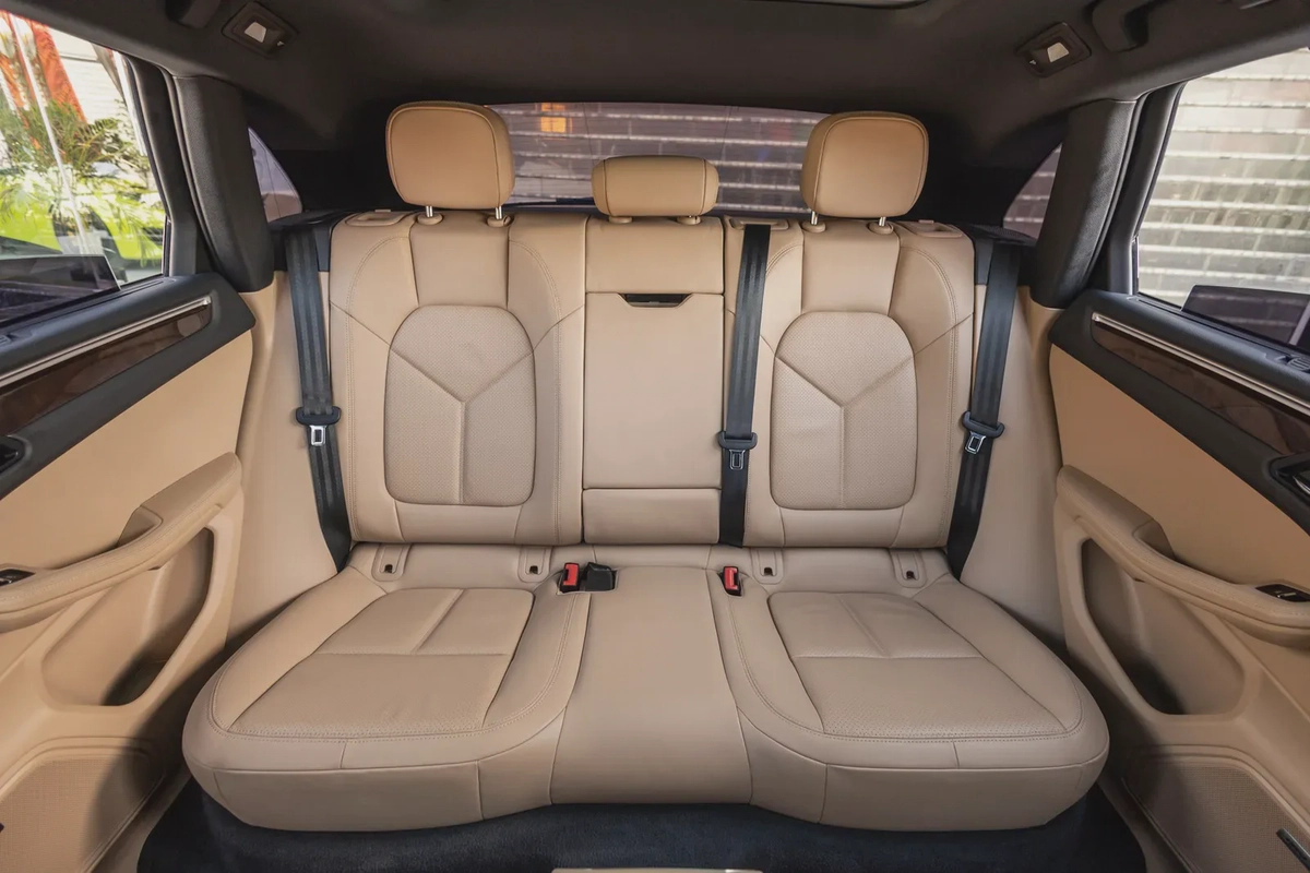 Porsche Macan 2023-11-11