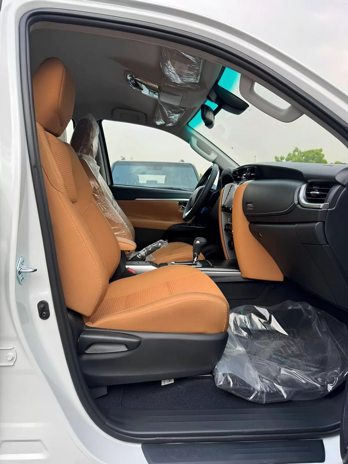 Toyota Fortuner SR5 || 2.8L DIESEL V4 4WD | RADAR | 360*CAMERA | AUTO AC (CODE # FD6FO)-12-0