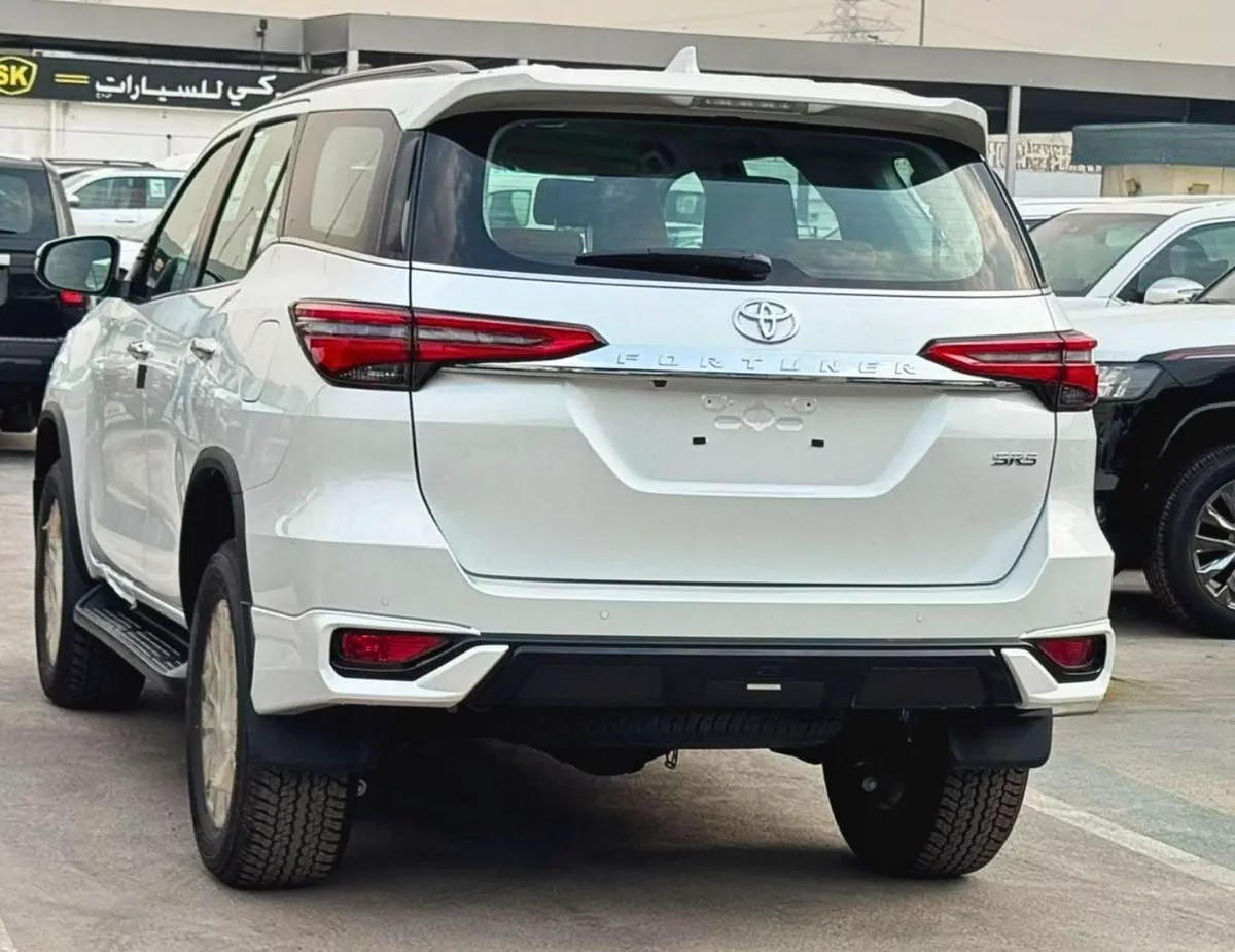 Toyota Fortuner SR5 || 2.8L DIESEL V4 4WD | RADAR | 360*CAMERA | AUTO AC (CODE # FD6FO)-3-0