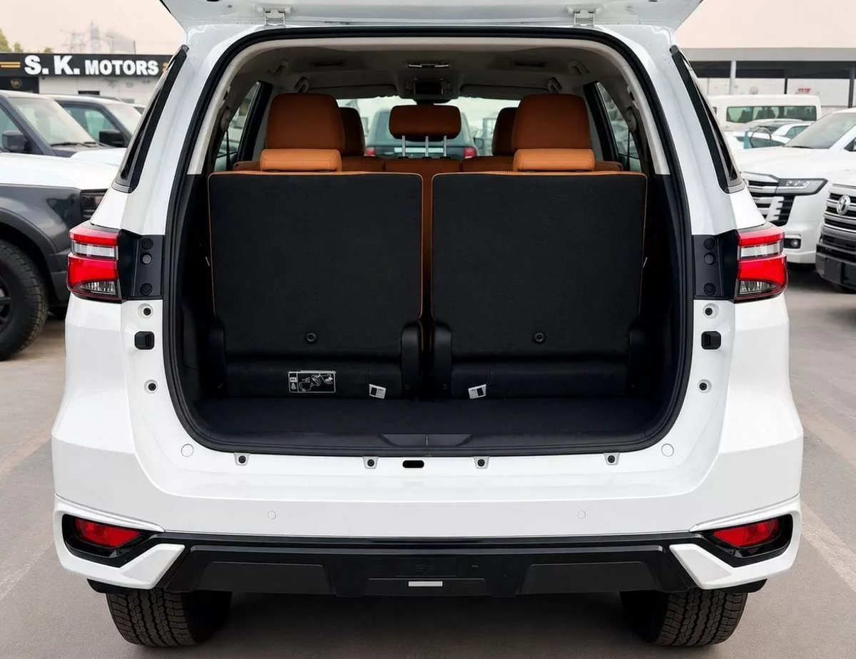 Toyota Fortuner SR5 || 2.8L DIESEL V4 4WD | RADAR | 360*CAMERA | AUTO AC (CODE # FD6FO)-4-0