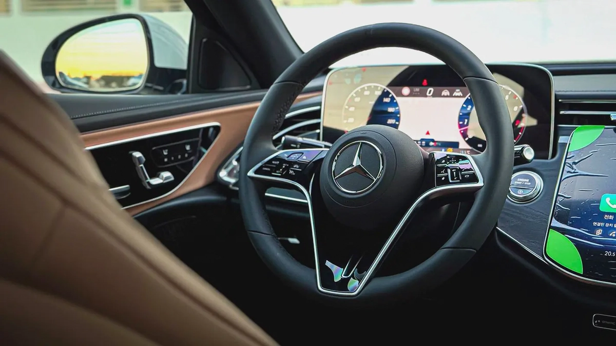 2025 Mercedes-Benz E200 | 0 kms | AMG Package-11-11