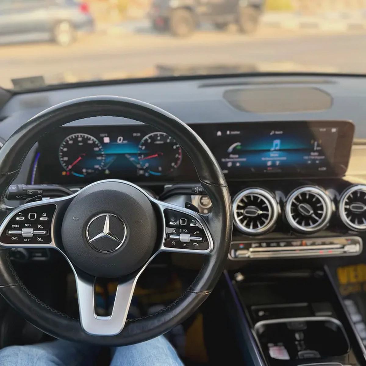 2022 Mercedes-Benz GLB 250 4MATIC | Full Option | Panoramic Sunroof | 360° Camera-9-9