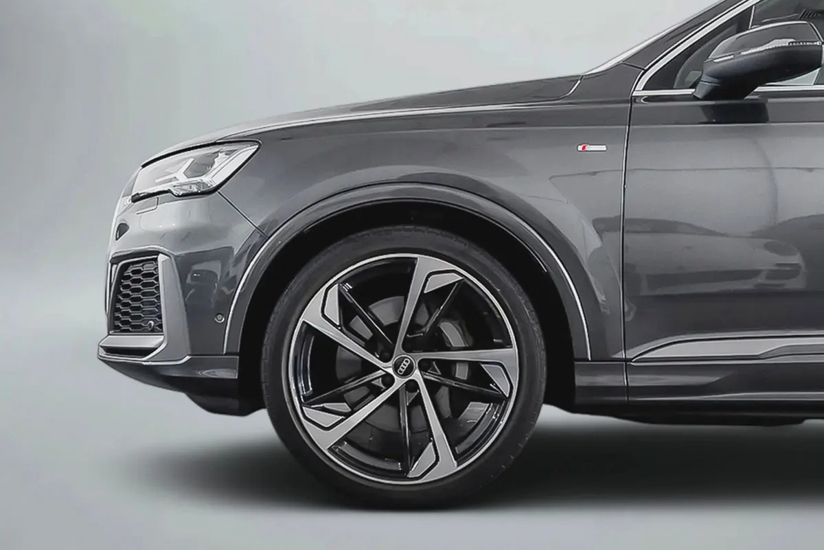3,244 AED / 60 months | 0% DP | 2022 Audi Q7 55TFSi S Line / Audi Warranty  Service Plan