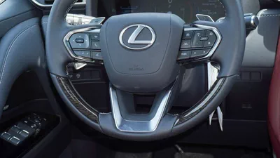 Lexus LX600 SIGNATURE 3.5L V6-4
